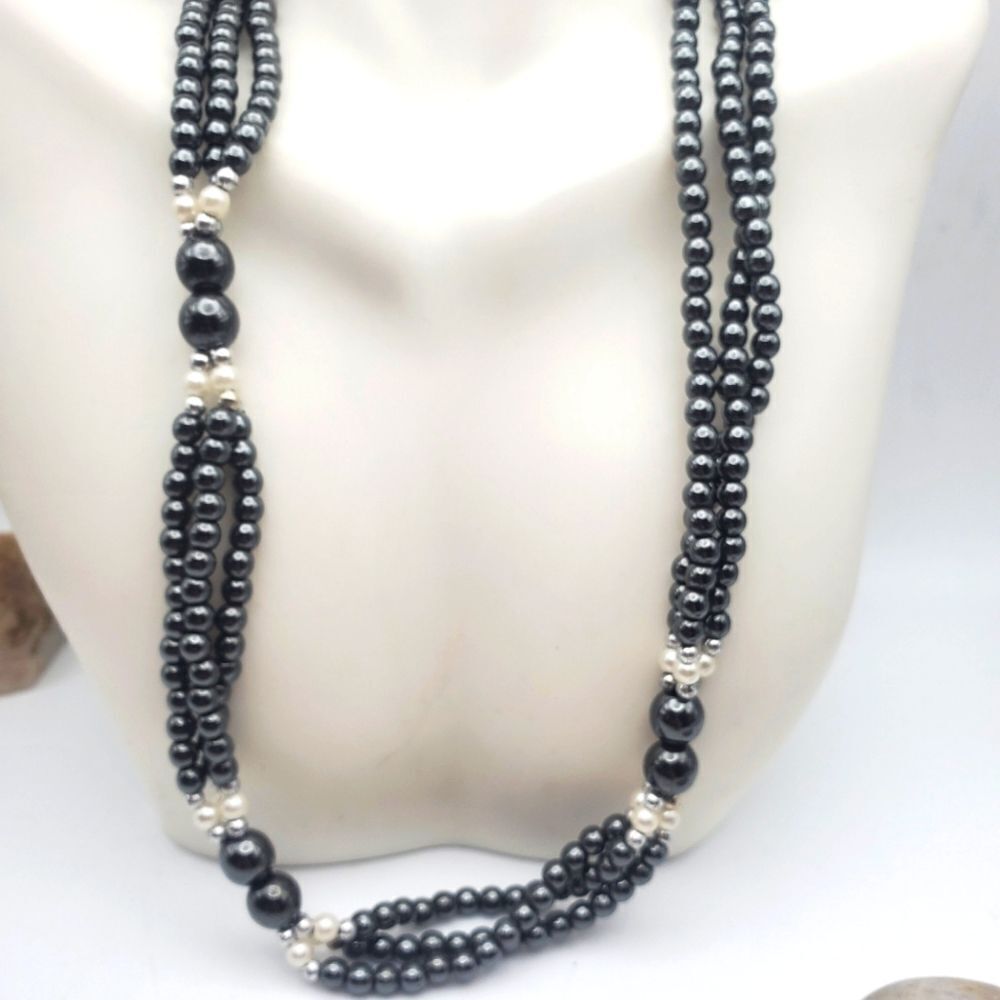 Metalic black and white‎ beaded classy high fashion necklace